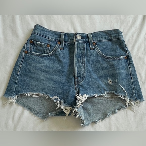 Levis women’s jean shorts - Picture 1 of 3